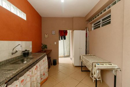 Casa à venda com 180m², 2 quartos e 3 vagas Casa à venda com 180m², 2 quartos e 3 vagasCozinha externa