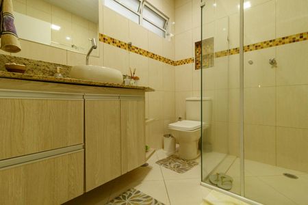 Casa à venda com 180m², 2 quartos e 3 vagas Casa à venda com 180m², 2 quartos e 3 vagasBanheiro