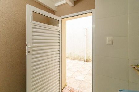 Casa à venda com 180m², 2 quartos e 3 vagas Casa à venda com 180m², 2 quartos e 3 vagasLavanderia