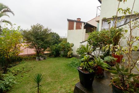 Casa à venda com 180m², 2 quartos e 3 vagas Casa à venda com 180m², 2 quartos e 3 vagasÁrea externa