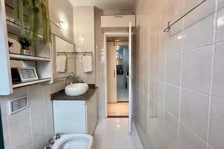 Apartamento à venda com 66m², 2 quartos e 1 vagaBanheiro social 