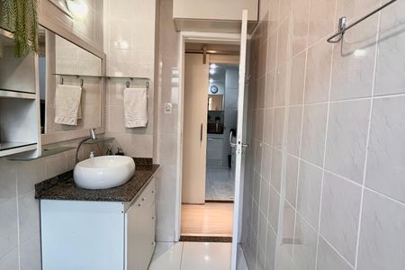 Apartamento à venda com 66m², 2 quartos e 1 vagaBanheiro social 
