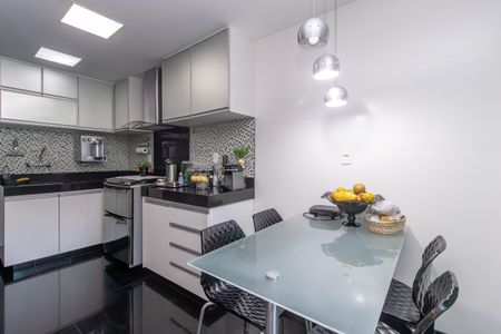 Cozinha de apartamento à venda com 3 quartos, 129m² em São Luiz, Belo Horizonte
