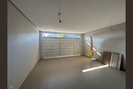 Garagem de casa à venda com 3 quartos, 230m² em Estância Velha, Canoas