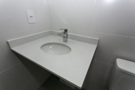 Apartamento à venda com 70m², 2 quartos e 1 vaga Apartamento à venda com 70m², 2 quartos e 1 vagaBanheiro Social