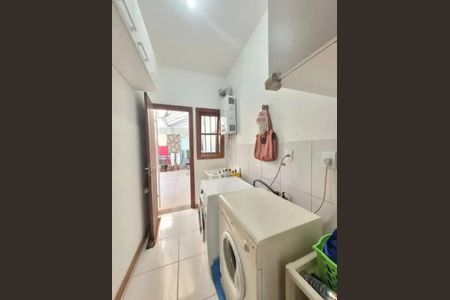 Casa à venda com 116m², 3 quartos e 2 vagas Casa à venda com 116m², 3 quartos e 2 vagasÁrea de serviço