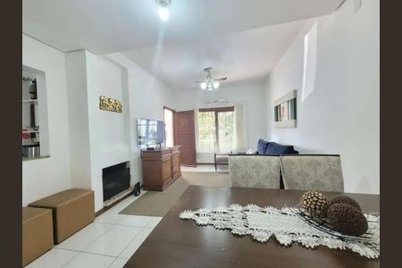 Sala de casa para alugar com 3 quartos, 116m² em Hípica, Porto Alegre