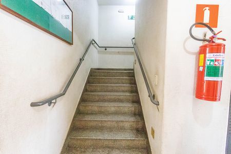Apartamento à venda com 50m², 2 quartos e 1 vaga Apartamento à venda com 50m², 2 quartos e 1 vagaEscada