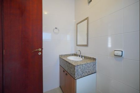 Casa para alugar com 125m², 3 quartos e 2 vagasBanheiro Social