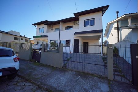 Casa para alugar com 125m², 3 quartos e 2 vagas Casa para alugar com 125m², 3 quartos e 2 vagasFachada