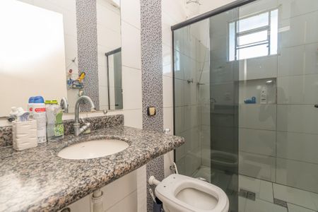 Casa à venda com 125m², 3 quartos e 3 vagas Casa à venda com 125m², 3 quartos e 3 vagasBanheiro Corredor