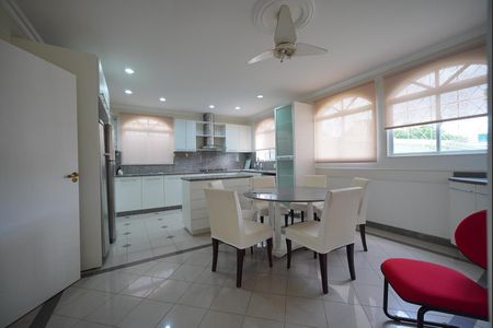 Casa para alugar com 350m², 5 quartos e 4 vagasCozinha