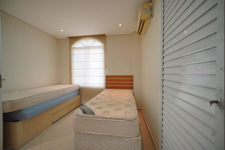 Casa para alugar com 350m², 5 quartos e 4 vagasQuarto de Serviço
