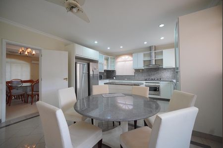 Casa para alugar com 350m², 5 quartos e 4 vagasCozinha