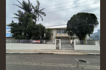 Casa para alugar com 350m², 5 quartos e 4 vagasFachada