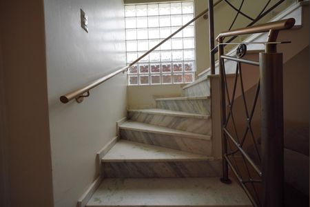 Casa para alugar com 350m², 5 quartos e 4 vagasEscada de acesso a cobertura
