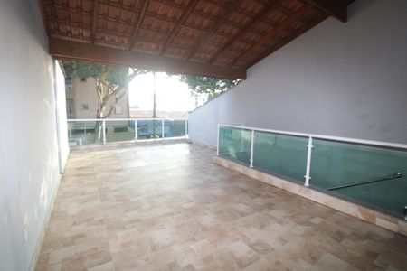 Casa à venda com 116m², 3 quartos e 2 vagasVaranda