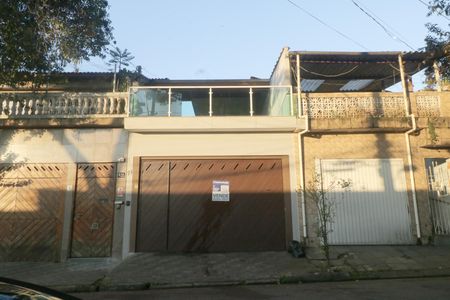 Casa à venda com 116m², 3 quartos e 2 vagasFachada