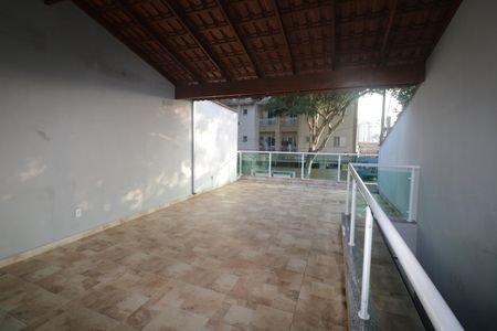 Casa à venda com 116m², 3 quartos e 2 vagasVaranda