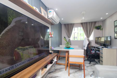 Sala  de apartamento para alugar com 3 quartos, 65m² em Parque Pinheiros, Taboão da Serra