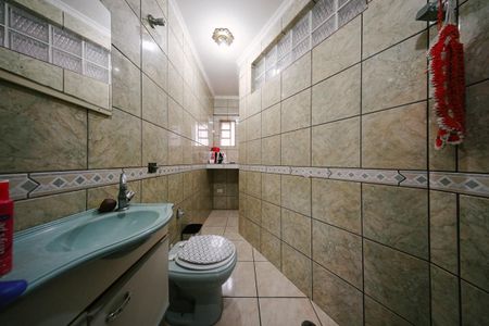 Casa para alugar com 361m², 4 quartos e 1 vaga Casa para alugar com 361m², 4 quartos e 1 vagaBanheiro