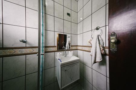 Casa para alugar com 361m², 4 quartos e 1 vaga Casa para alugar com 361m², 4 quartos e 1 vagaBanheiro da Suíte 2