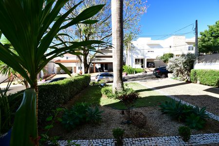 Casa de condomínio à venda com 388m², 3 quartos e 6 vagasSala - Vista
