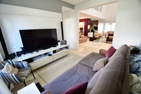 Casa de condomínio à venda com 388m², 3 quartos e 6 vagasSala
