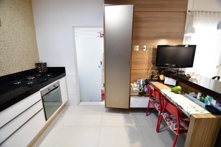 Casa de condomínio à venda com 388m², 3 quartos e 6 vagasCozinha