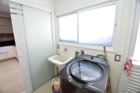 Casa de condomínio à venda com 388m², 3 quartos e 6 vagasÁrea de Serviço