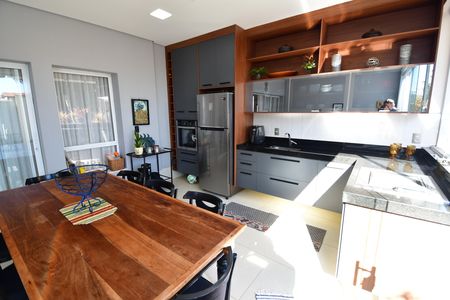 Casa de condomínio à venda com 388m², 3 quartos e 6 vagasVaranda gourmet
