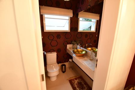 Casa de condomínio à venda com 388m², 3 quartos e 6 vagasLavabo