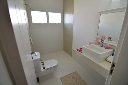 Casa de condomínio à venda com 388m², 3 quartos e 6 vagasBanheiro
