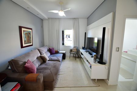 Casa de condomínio à venda com 388m², 3 quartos e 6 vagasSala