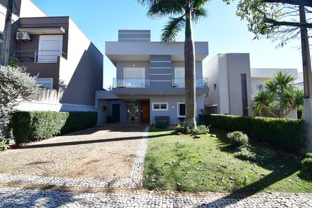 Casa de condomínio à venda com 388m², 3 quartos e 6 vagasFachada