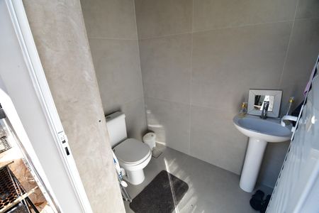 Casa de condomínio à venda com 388m², 3 quartos e 6 vagasBanheiro de serviço
