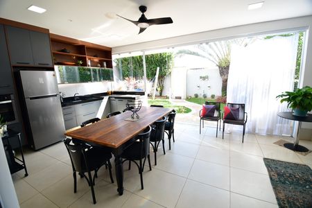 Casa de condomínio à venda com 388m², 3 quartos e 6 vagasVaranda gourmet