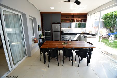 Casa de condomínio à venda com 388m², 3 quartos e 6 vagasVaranda gourmet