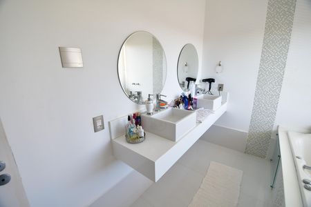 Casa de condomínio à venda com 388m², 3 quartos e 6 vagasBanheiro Suíte