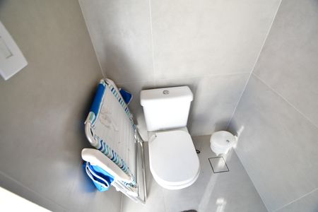 Casa de condomínio à venda com 388m², 3 quartos e 6 vagasBanheiro de serviço