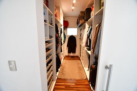 Casa de condomínio à venda com 388m², 3 quartos e 6 vagasQuarto 3 - Suíte Closet