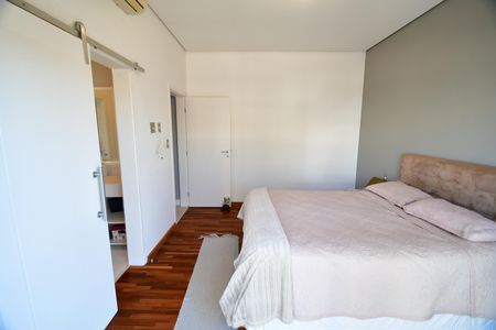 Casa de condomínio à venda com 388m², 3 quartos e 6 vagasQuarto 1