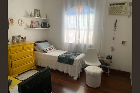 Casa à venda com 300m², 3 quartos e 4 vagasQuarto 
