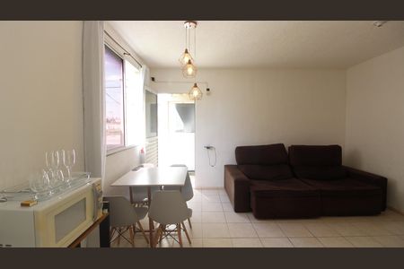 Sala de apartamento para alugar com 2 quartos, 45m² em Jardim Esperança, Cabo Frio