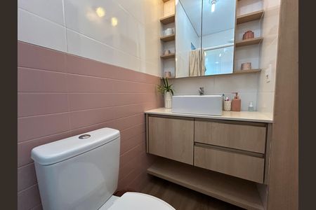 Banheiro  de apartamento para alugar com 1 quarto, 37m² em Campeche Leste, Florianópolis
