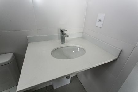 Apartamento para alugar com 70m², 2 quartos e 1 vaga Apartamento para alugar com 70m², 2 quartos e 1 vagaBanheiro da Suíte