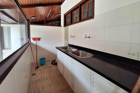 Casa de condomínio à venda com 380m², 3 quartos e 6 vagas Casa de condomínio à venda com 380m², 3 quartos e 6 vagasÁrea de Serviço