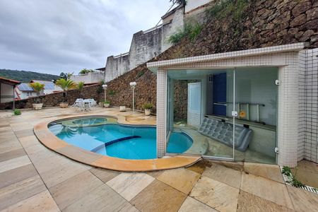 Casa de condomínio à venda com 380m², 3 quartos e 6 vagas Casa de condomínio à venda com 380m², 3 quartos e 6 vagasQuintal