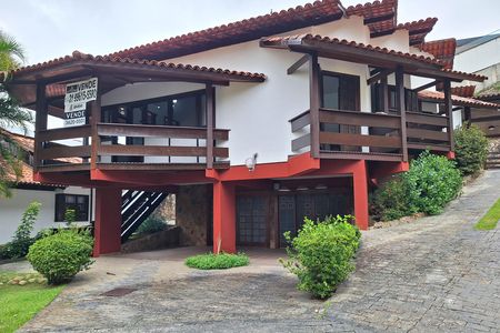 Fachada de casa de condomínio à venda com 3 quartos, 380m² em Piratininga, Niterói
