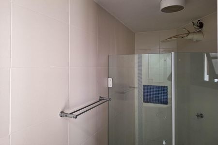 Casa de condomínio à venda com 380m², 3 quartos e 6 vagas Casa de condomínio à venda com 380m², 3 quartos e 6 vagasBanheiro 2
